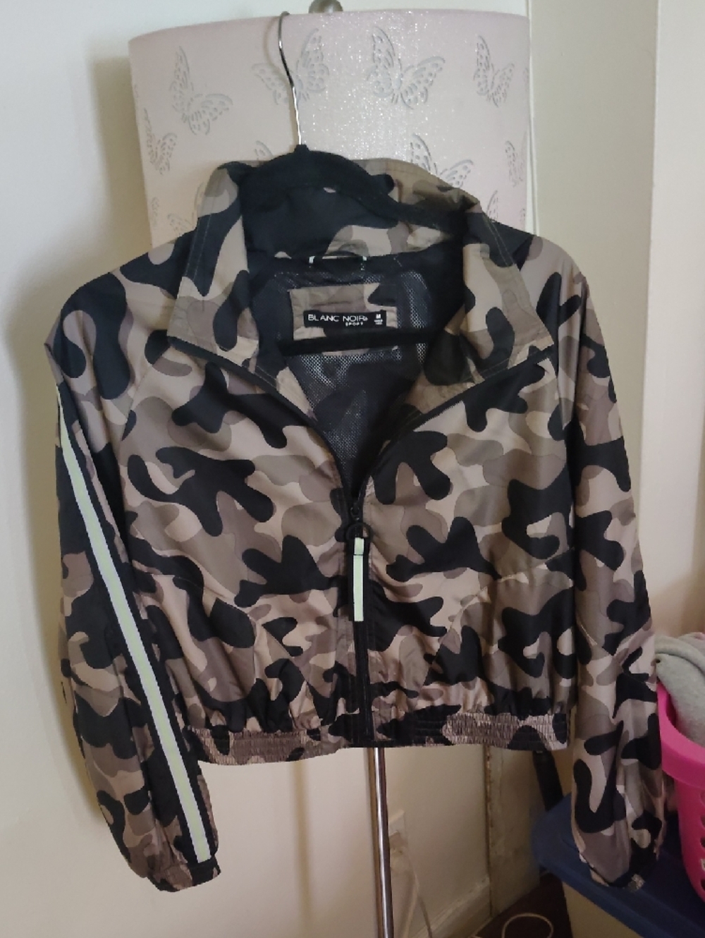 blanc noir Women's Camouflage Windbreaker in Olive, Black & Tan